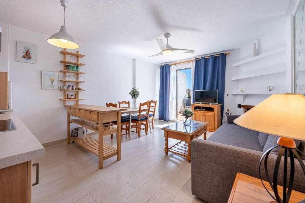 797 Hr - Pueblo Evita- Andalusian Apartment With Terrace. เบนัลมาเดนา ภายนอก รูปภาพ